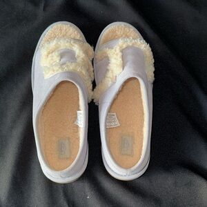 UGG SLIPPERS